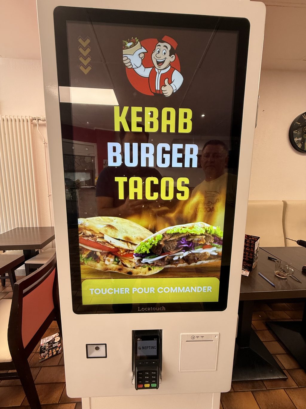 Borne de commande et terminal de paiement en restaurant