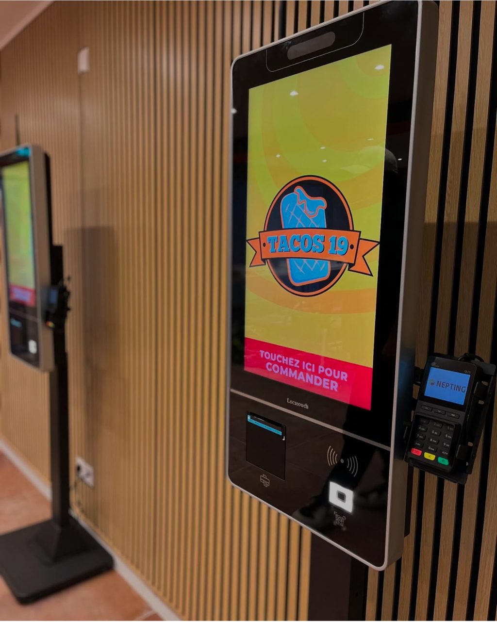 Borne sur pied affichant le menu du restaurant